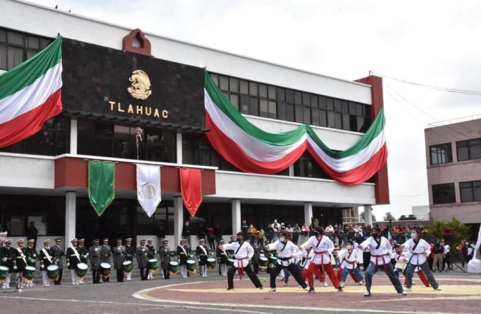 Tláhuac realiza tradicional desfile cívico por aniversario de la independencia