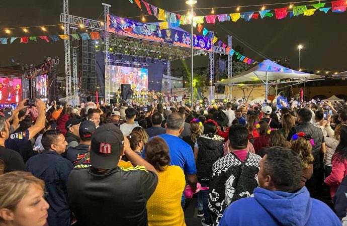 Cuevas derrocha en Halloween con Lupillo Rivera; permite bebidas alcohólicas en evento