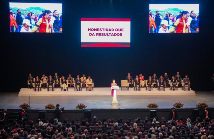 Sheinbaum comienza campaña no legal en Auditorio Nacional