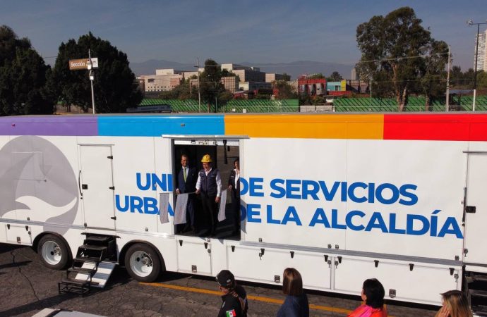 Innova Coyoacán con tráiler de servicios urbanos