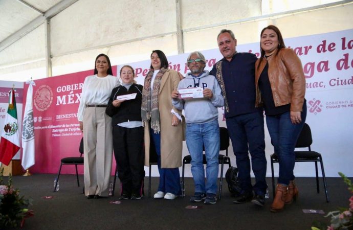 Reciben adultos mayores de Tláhuac su ‘Pensión para el Bienestar’