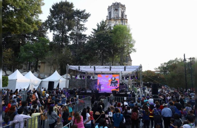 Mujeres alzan la voz en Festival Artístico en Coyoacán