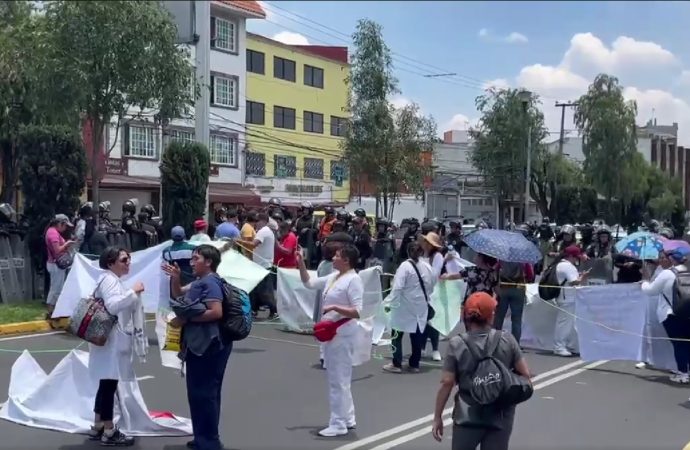 Crece el conflicto de trabajadores de la salud CDMX