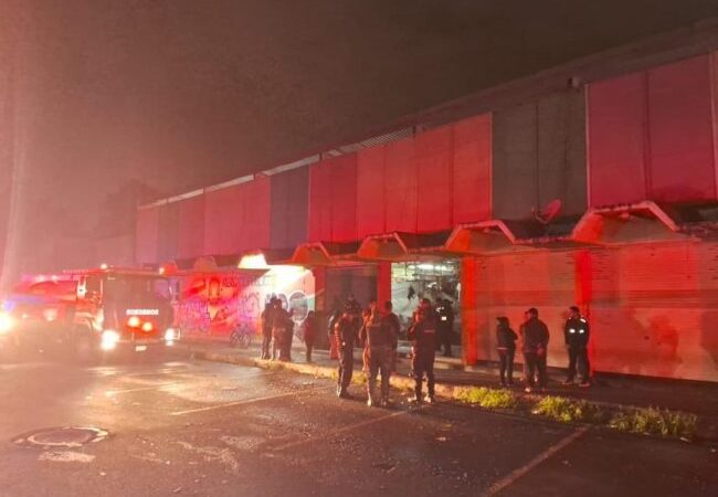 Mercado Álamos trabajará tras incendio controlado