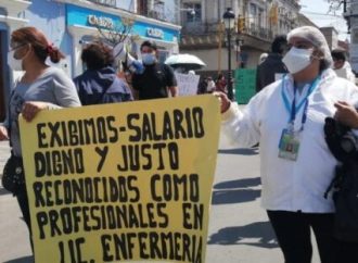 Protestan  representantes de 31 hospitales  en Secretaría de Salud