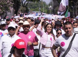 Participa Ale Rojo  en la marcha de la Marea Rosa