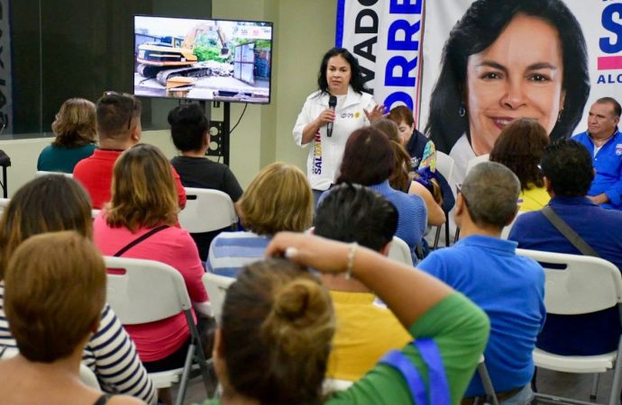 Margarita Saldaña reconoce en su día, la labor de maestros de Azcapotzalco