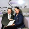 Recibe Giovani constancia como ganador en Coyoacán