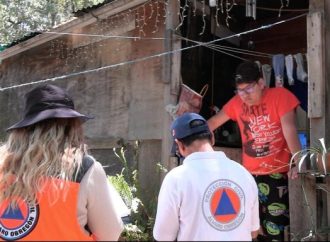 Ante la temporada de lluvias, Lía Limón previene a vecinos que habitan en zonas de riesgo en Álvaro Obregón