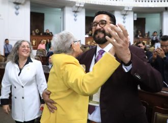 Olga y Ulises bailan de ‘cachetito’ en sesión solemne