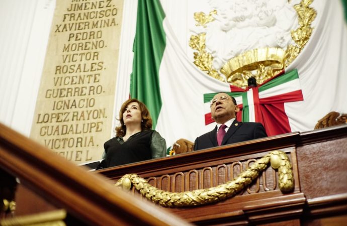 Reconoce Congreso al Poder Judicial con leyenda en letras de oro