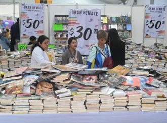 Gran remate de libros y películas en el Monumento a la Revolución